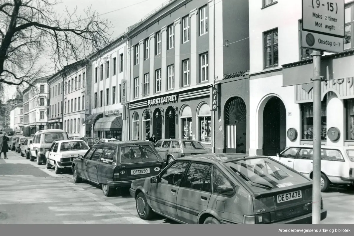 Parkteatret kino i Grünersgate og Olaf Ryes plass på Grünerløkka. 25 april 1988.