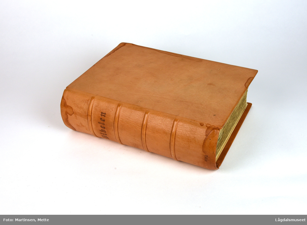LMs bibel restaurert og innbundet på slutten av 1960-tallet. 101 nye ark er avfotografert og bundet inn sammen med originale ark.