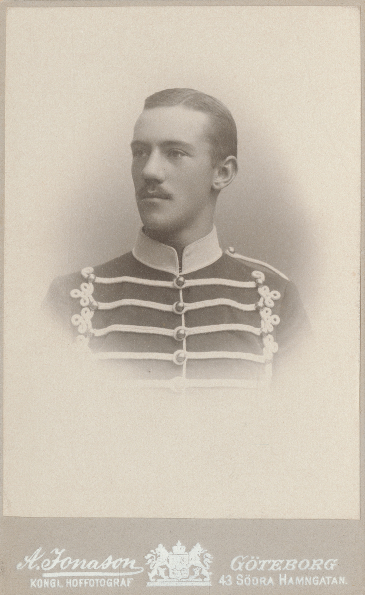 Porträtt av Gustaf Mark, officersaspirant vid Livregementets husarer.