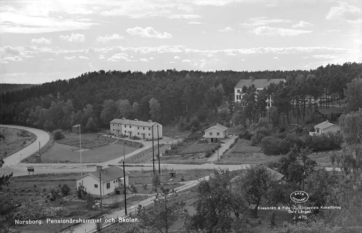 Markfoto av Norsborg med pensionärshemmet och skolan.