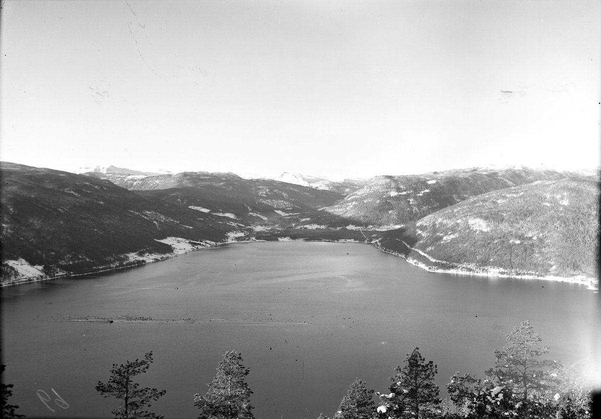 Fotosamling etter Øystein O. Jonsjords (1895-1968), Tinn. 

Bilde viser utsikten mot Atrå