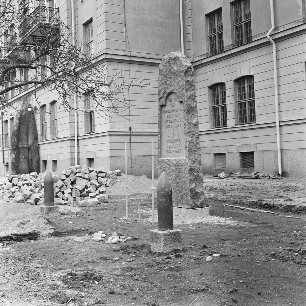 Arméns underofficersskola, monument flyttat, Uppsala 1964