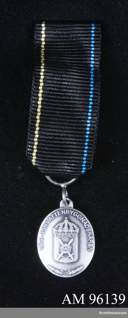 Medalj, miniatyr och släpspänne i etui.