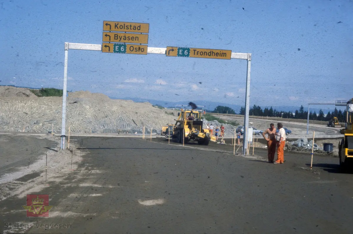Bygging av ny E-6 mellom Sluppen og Tonstad. Sementstabilisering i siste uke før åpning ved Ytre Ringvei / Kolstadveien.