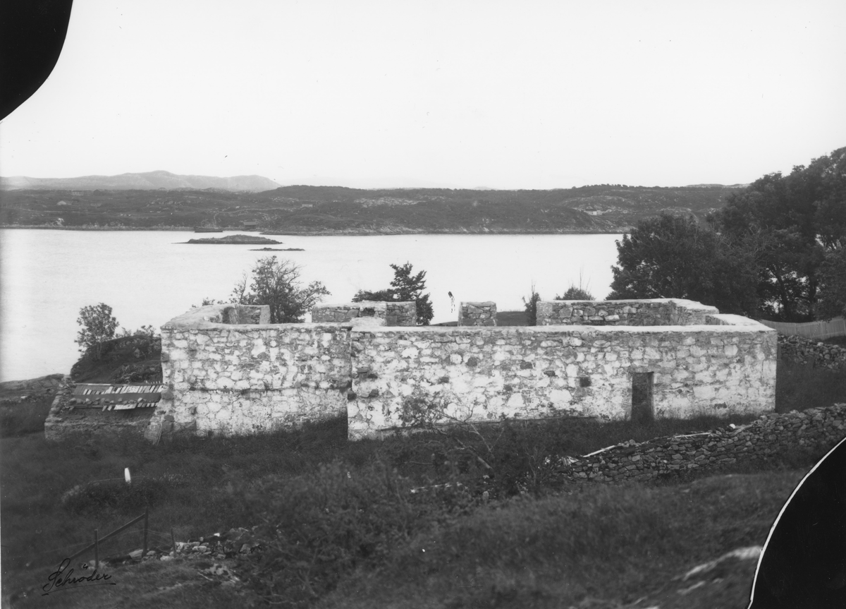 Dolm kirke, Hitra. Muren/ruinene etter den siste kirkebrannen i 1920