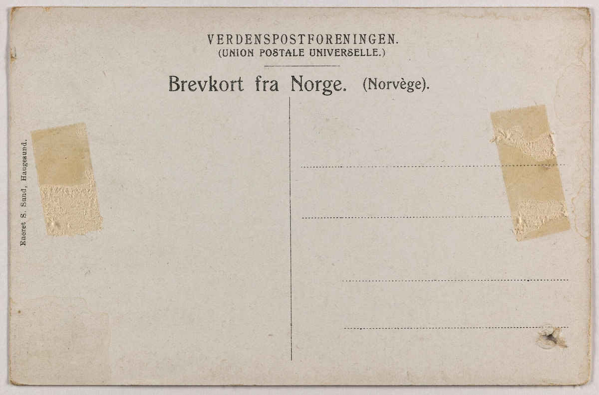 Kabinettkort og postkort med bilde av Førre kirke. Postkortet er en fargelagt versjon av svart-hvitt bildet.