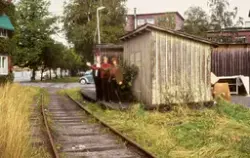 Holdeplass-skur for den nedlagte Askim-Solbergfossbanens i A