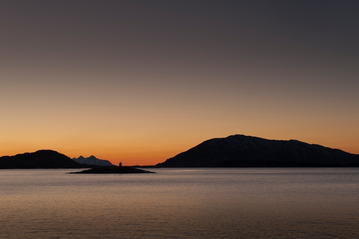 Fyrlykt utenfor Skarstad i Efjord i Narvik kommune..  Foto: Harald Harnang.