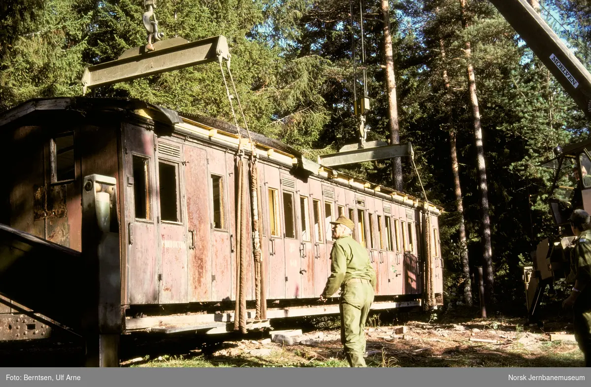 Vognkasse fra tidligere personvogn litra CFo nr. 448 som hytte ved i Kommersvika i Brumunddal