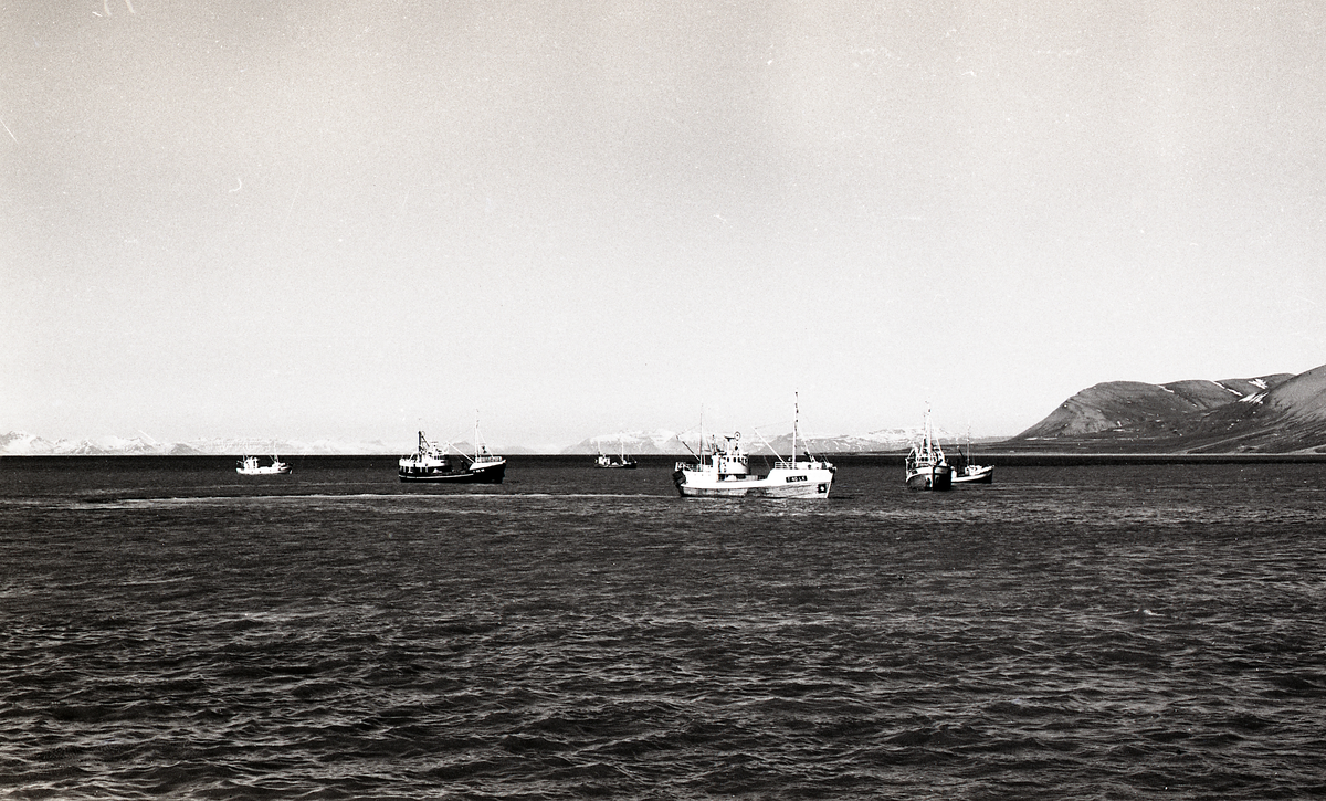 Båter i Adventfjorden.