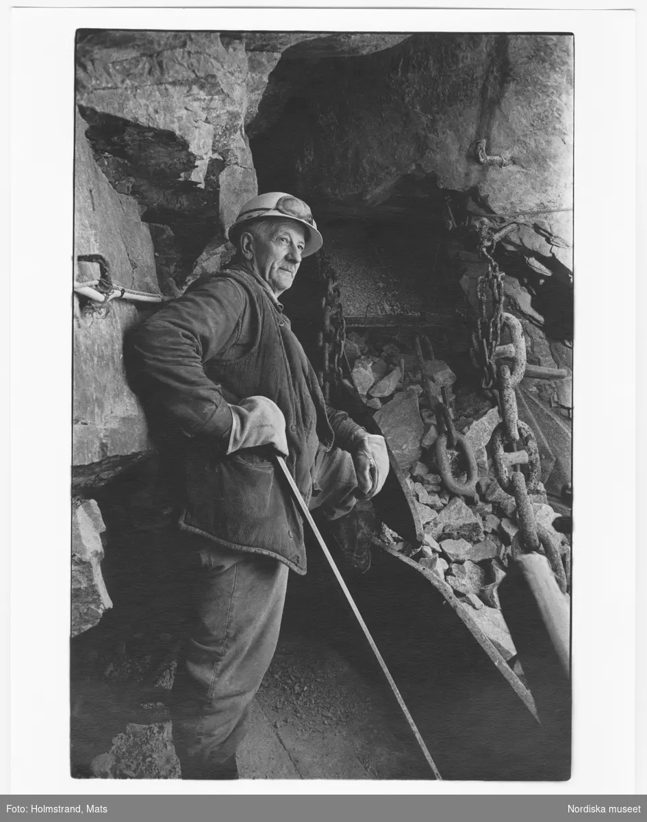 Långbans gruva. Harald Larsson vid sorteringen på 260 m avvägning.