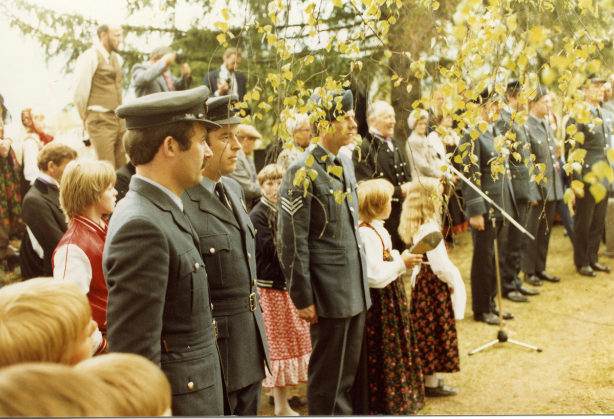 Krigsminne
Sermonien ved de britiske gravene 17.mai 1981. T.v. representantene fra  RAF-617 skvadronen.
