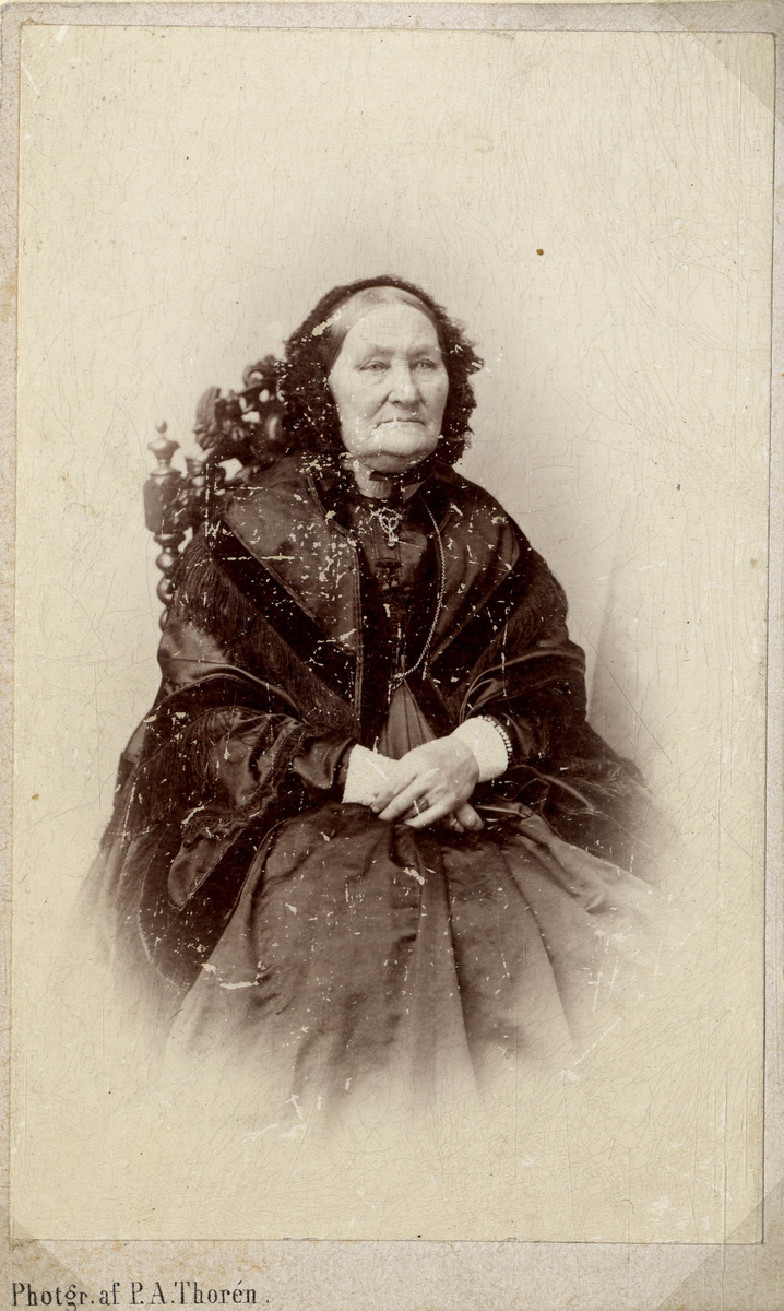 Portrett av eldre kvinne