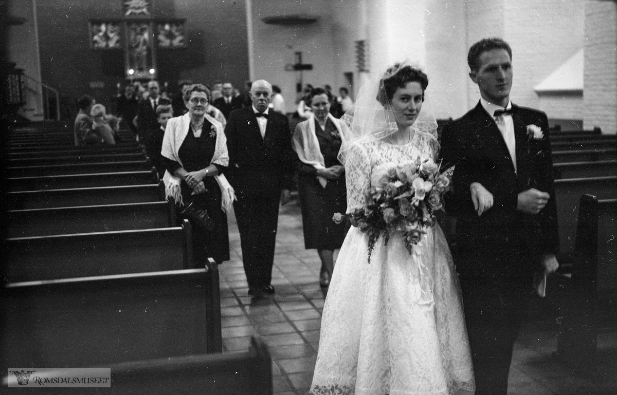 «Torbjørg og Rolf sitt bryllup 22.10.1960».