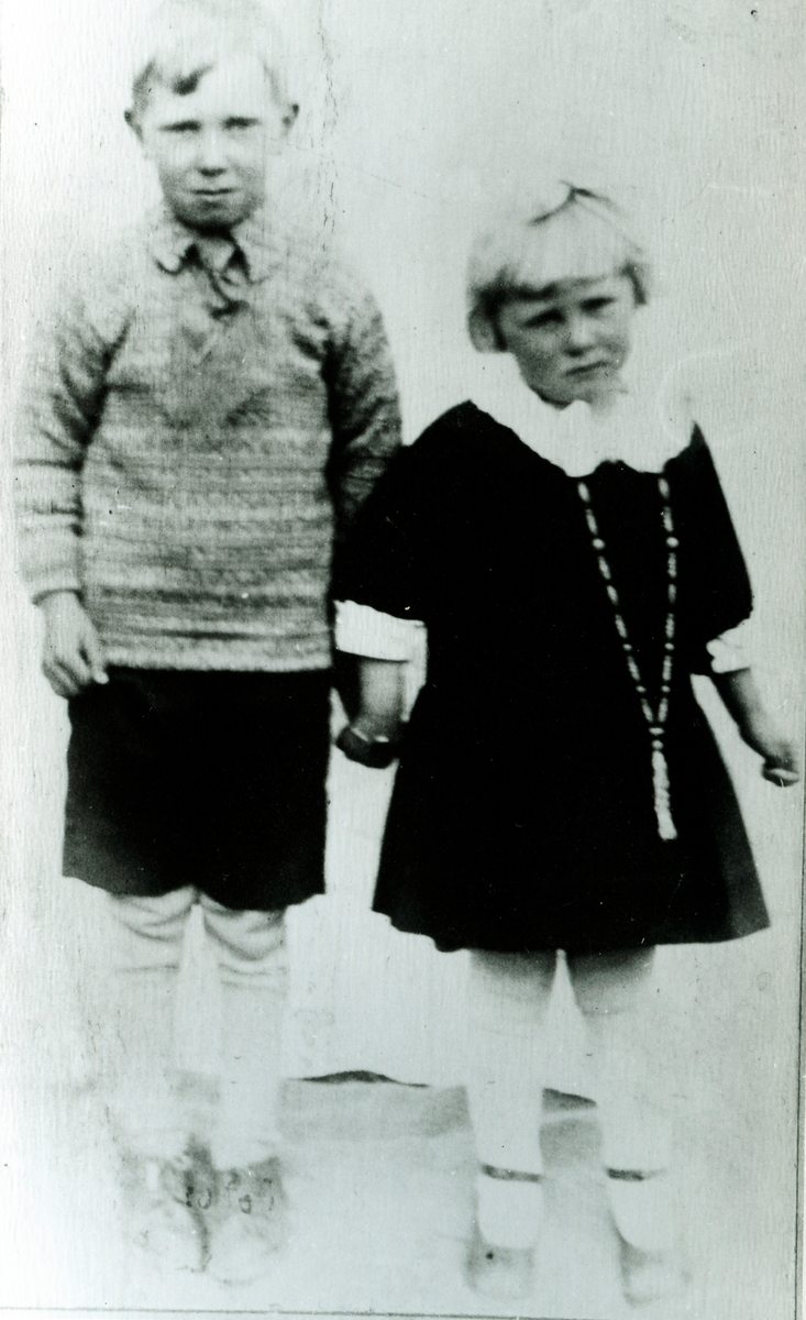 Portrett av frå v. Eirik Roe og Anna Roe.