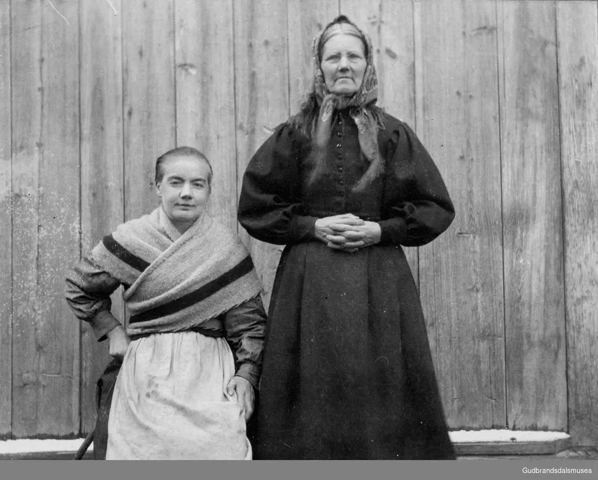 F.v.: Anne Skjåk (f. 1874) og Torø Skjåk (1842-1905)