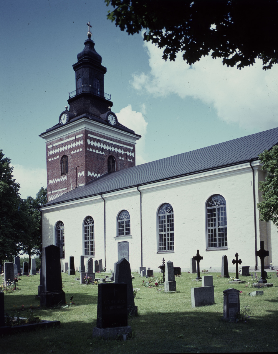 Folkärna kyrka. Läs mer om Folkärna kyrka i boken: Dalarnas kyrkor i ord och bild.