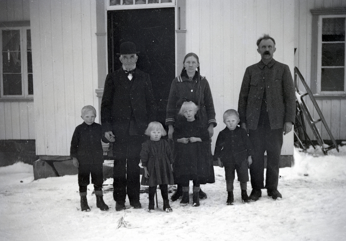 To bilde av Sveinung Groven d.e, Brunkeberg, tatt 10.2.1925.