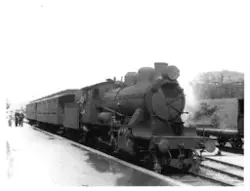 Damplokomotiv type 24c nr. 406 med persontog på Ålgård stasj