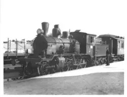 Damplokomotiv type 21b nr. 312 med persontog til Neslandsvat