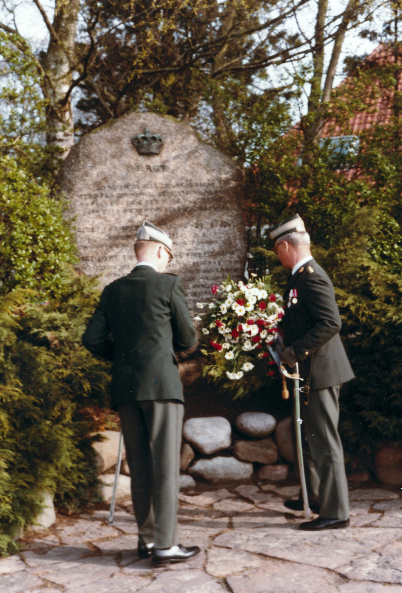Regementets minnessten. Besök vid Prinsens Livregiment i Skive, Danmark i maj 1985.