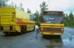 Volvo rutebil med kjennemerke SP 44893 tilhørende Finnmark F