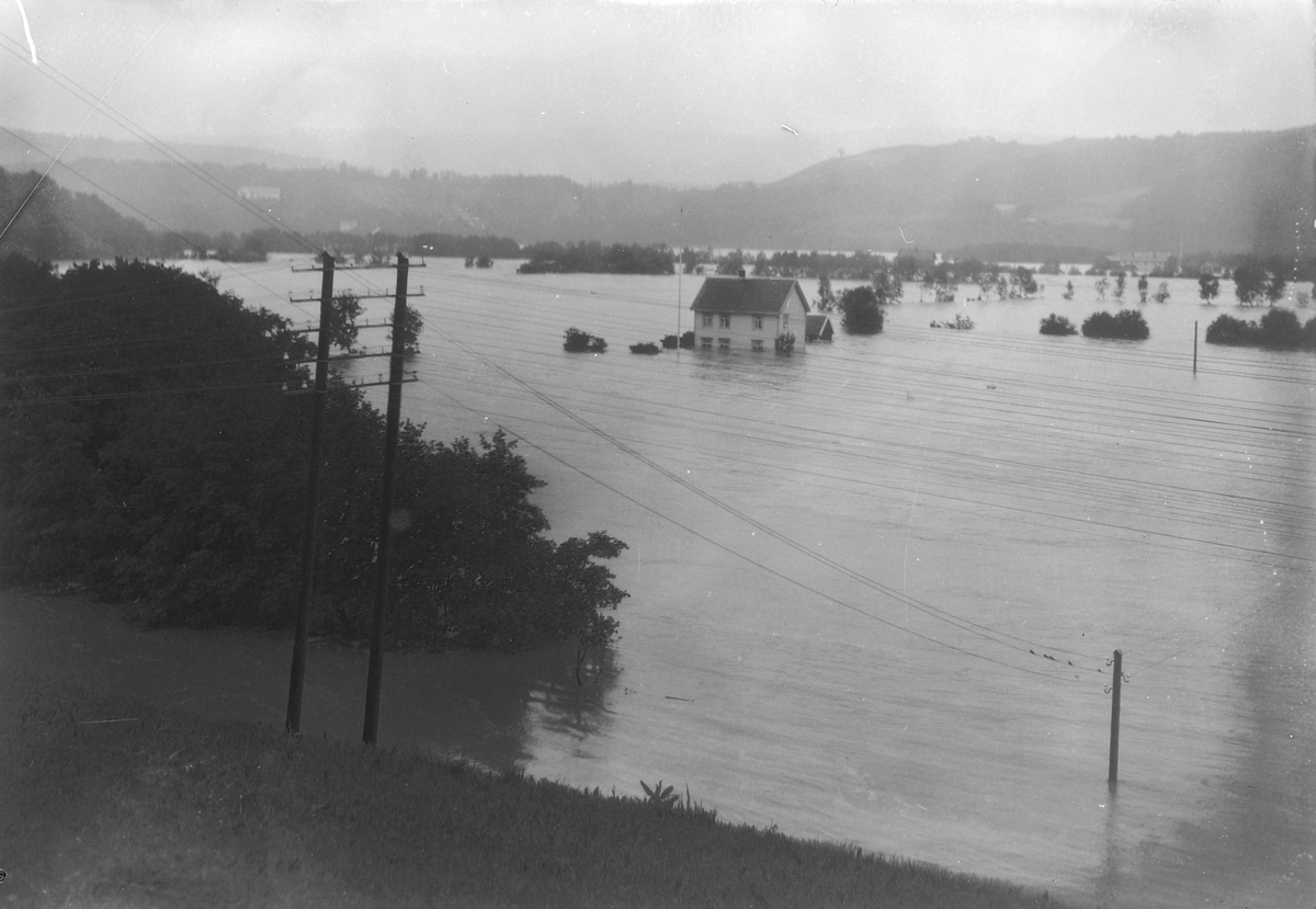 Fra flommen i Gaula i 1940.