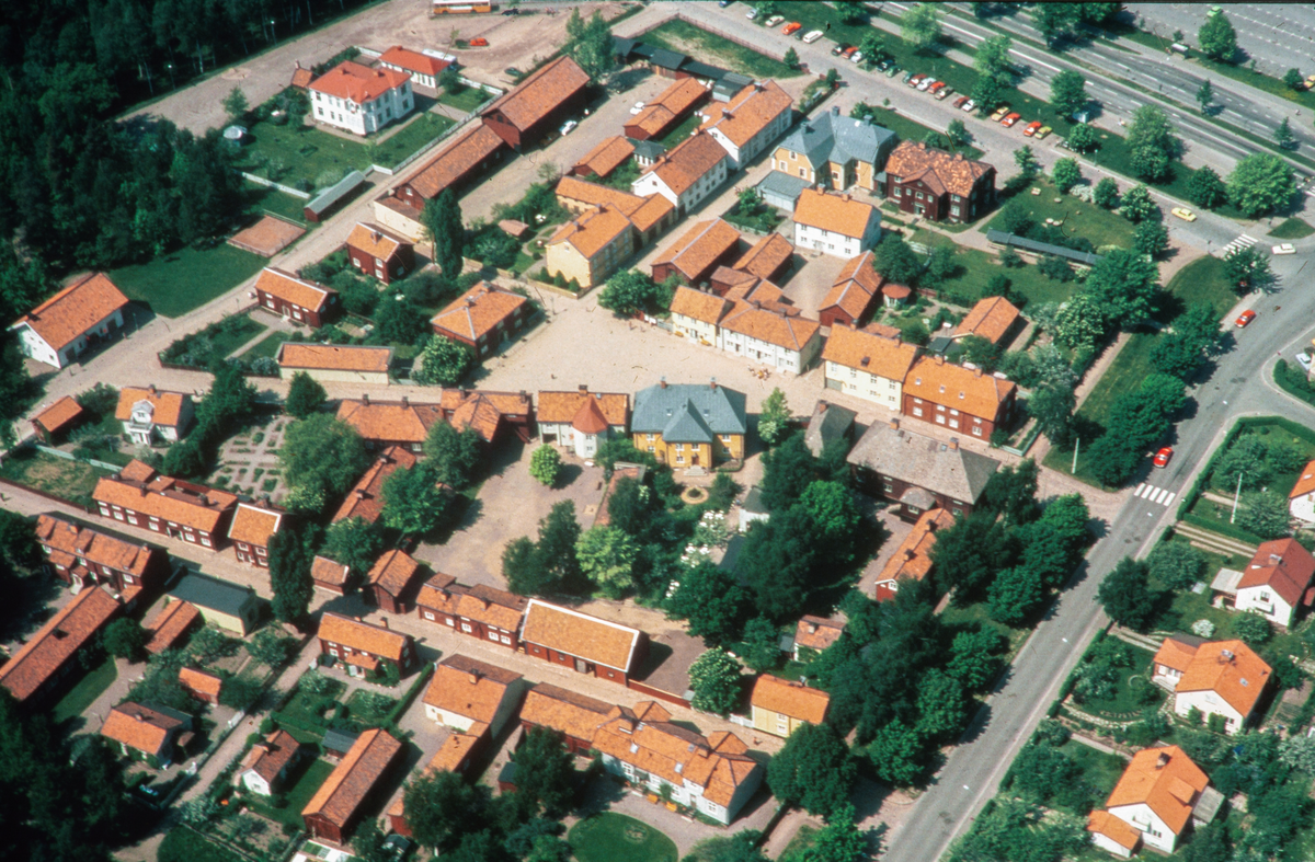 Flygbild över friluftsmuseet Gamla Linköping.

Bilder från staden Linköping digitaliserade från diapositiv. Bilderna är från 1970-1990-talet.