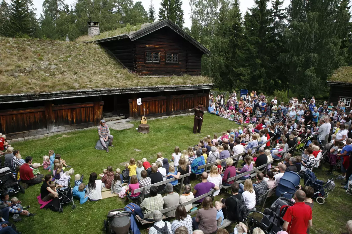 Dyras dag ved Stemsrudstua på Glomdalsmuseet.