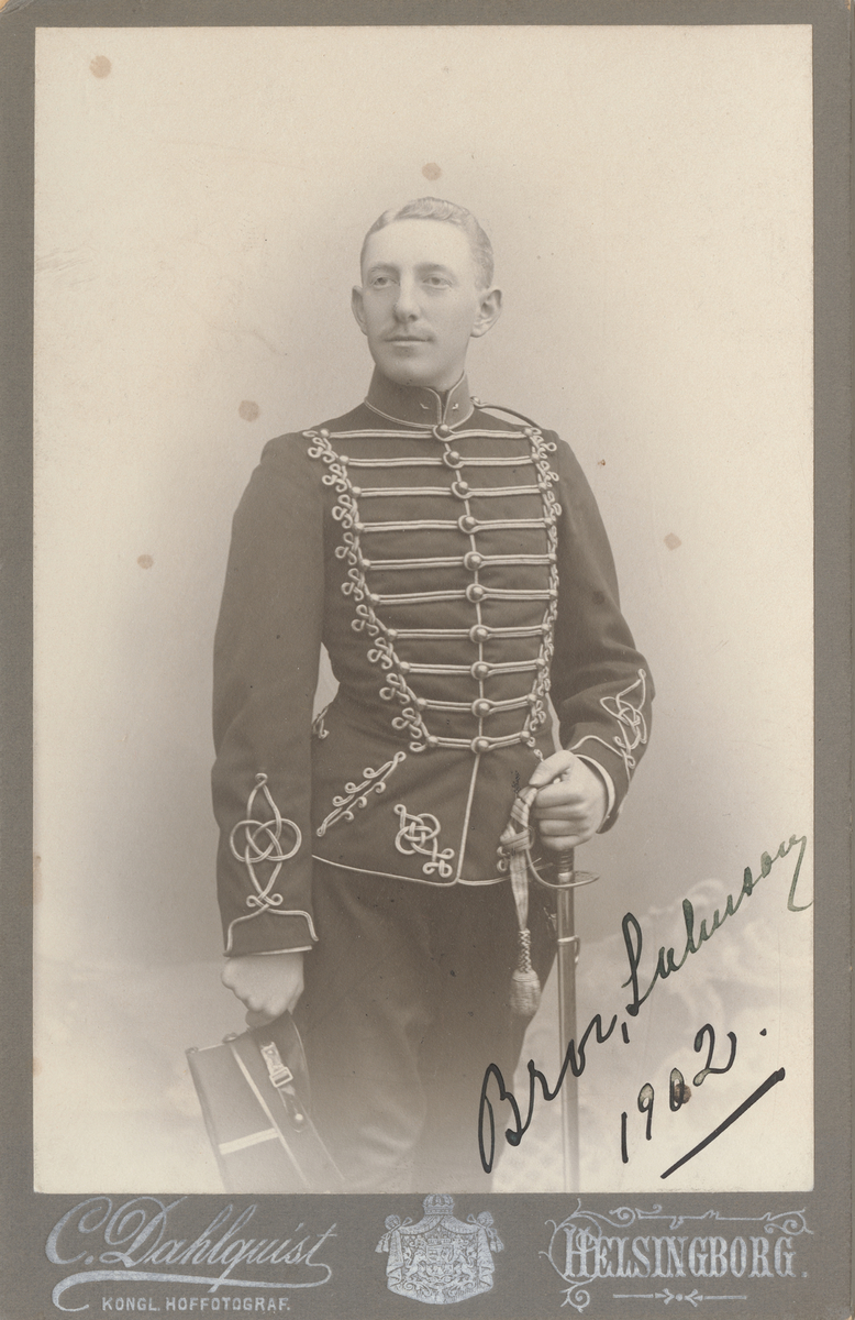 Porträtt av Bror Salmson, underlöjtnant vid Skånska husarregementet.