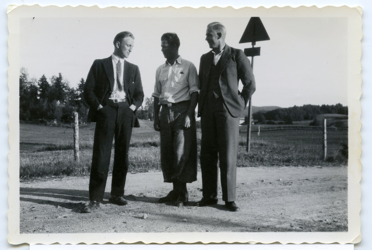gruppbild tre män, Harald Sundling till vänster.