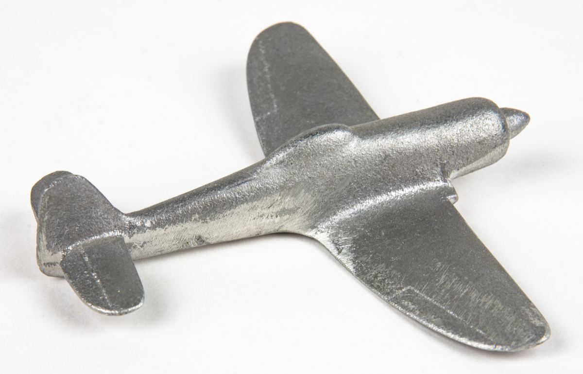 Flygplansmodell, Hawker Fury. Gjuten modell i metall med fäste under för montering på pinne.