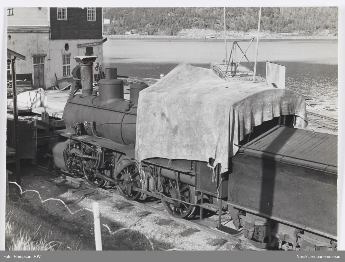 Sulitjelmabanens damplokomotiv, tidligere NSB XXIIId nr. 82, på Finneid stasjon