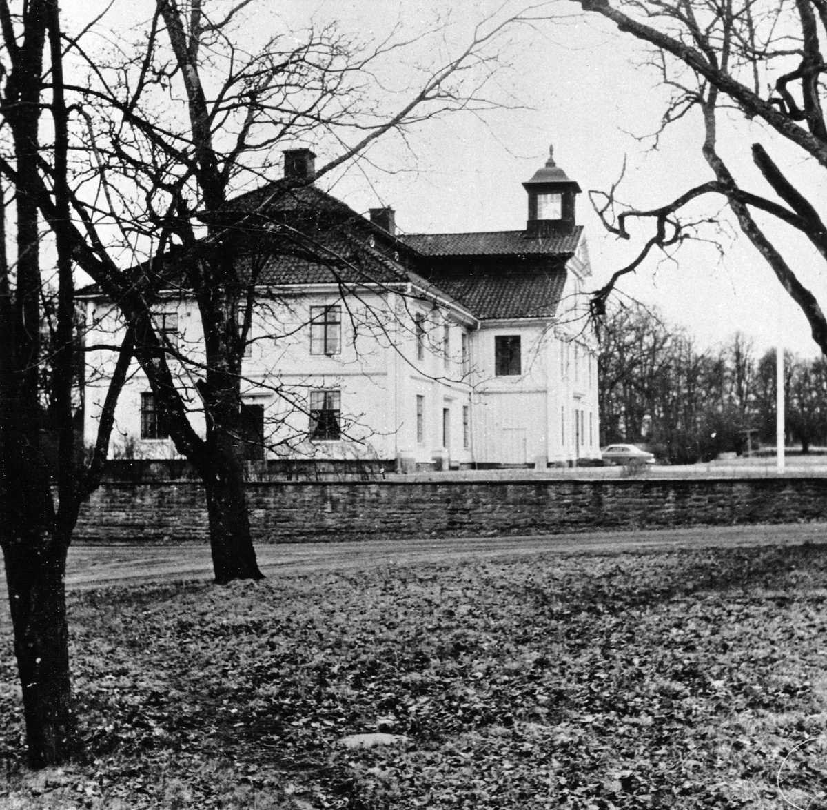 Klagstorps huvudbyggnad från öster. Bebyggelseinventering på Skövde övningsfält 1963-1964.