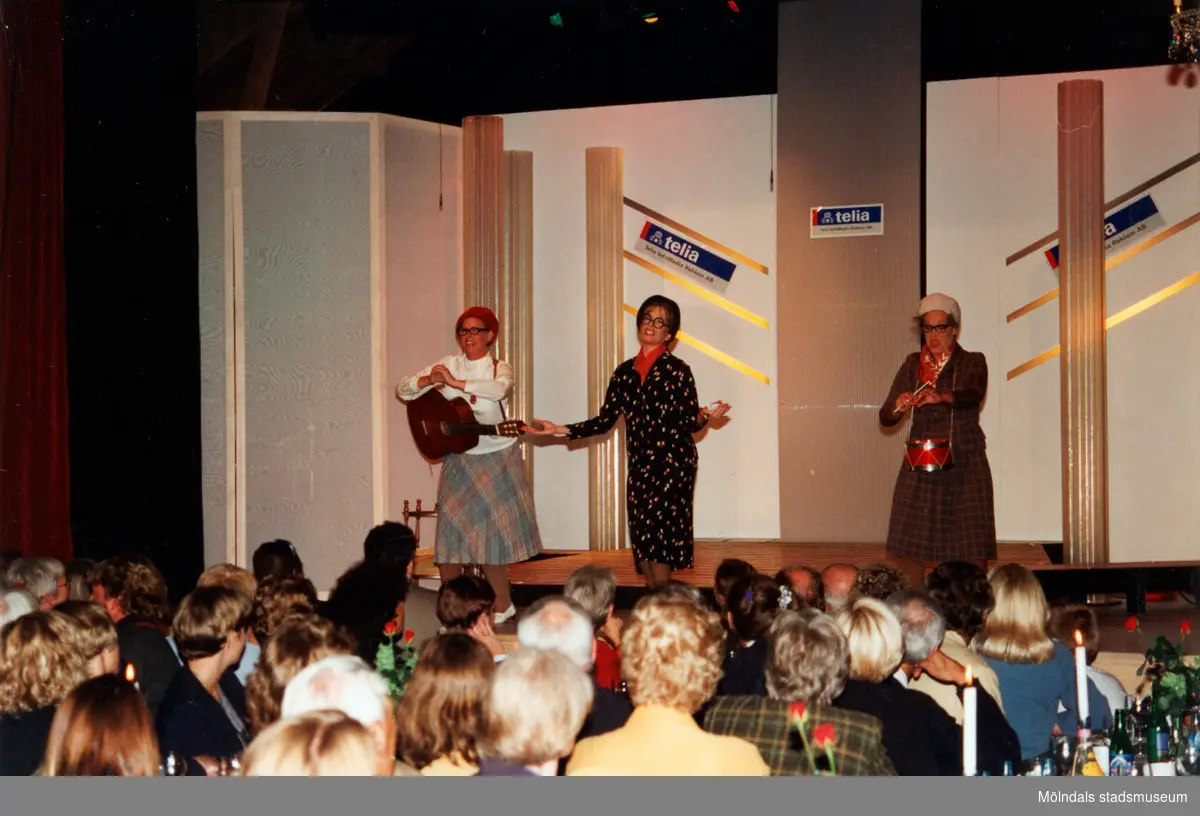 En pågående föreställning inför sittande publik, Teaterhuset okänt årtal.