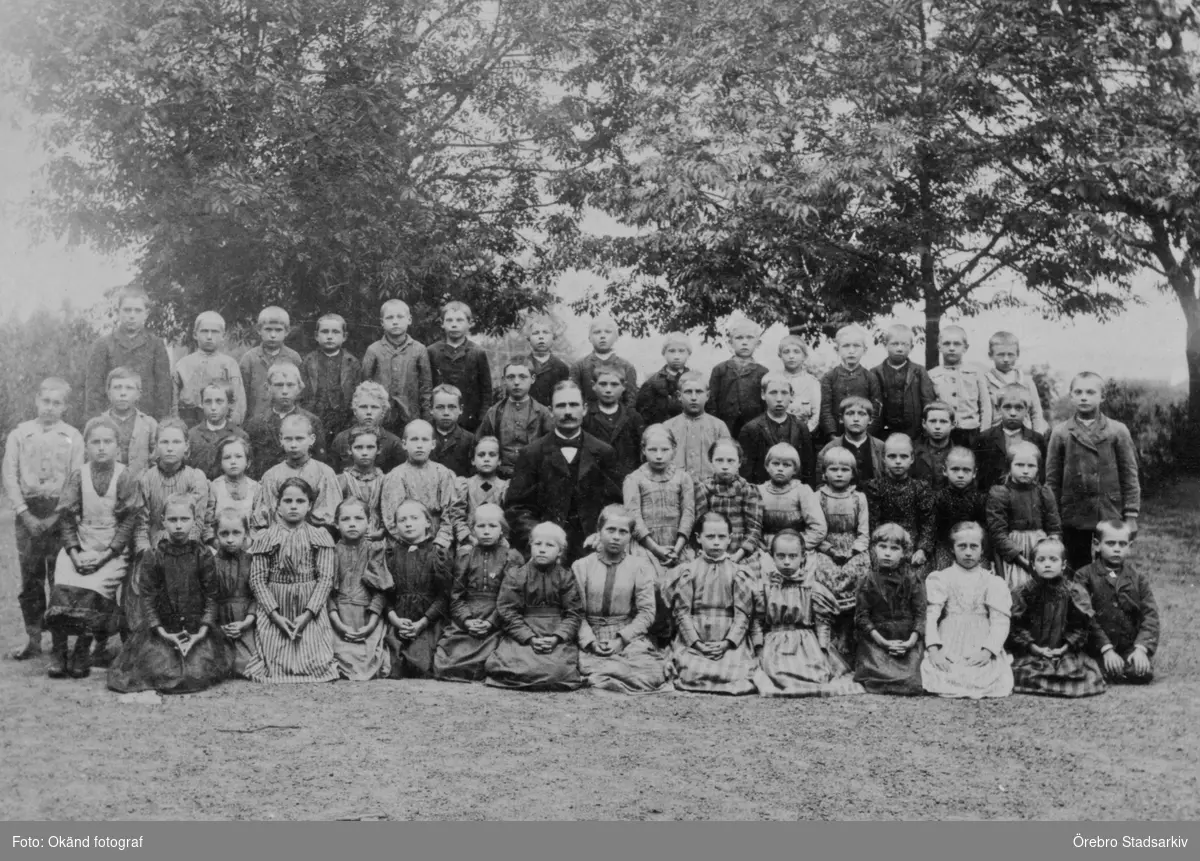 Elever och lärare vid Lekhyttans skola