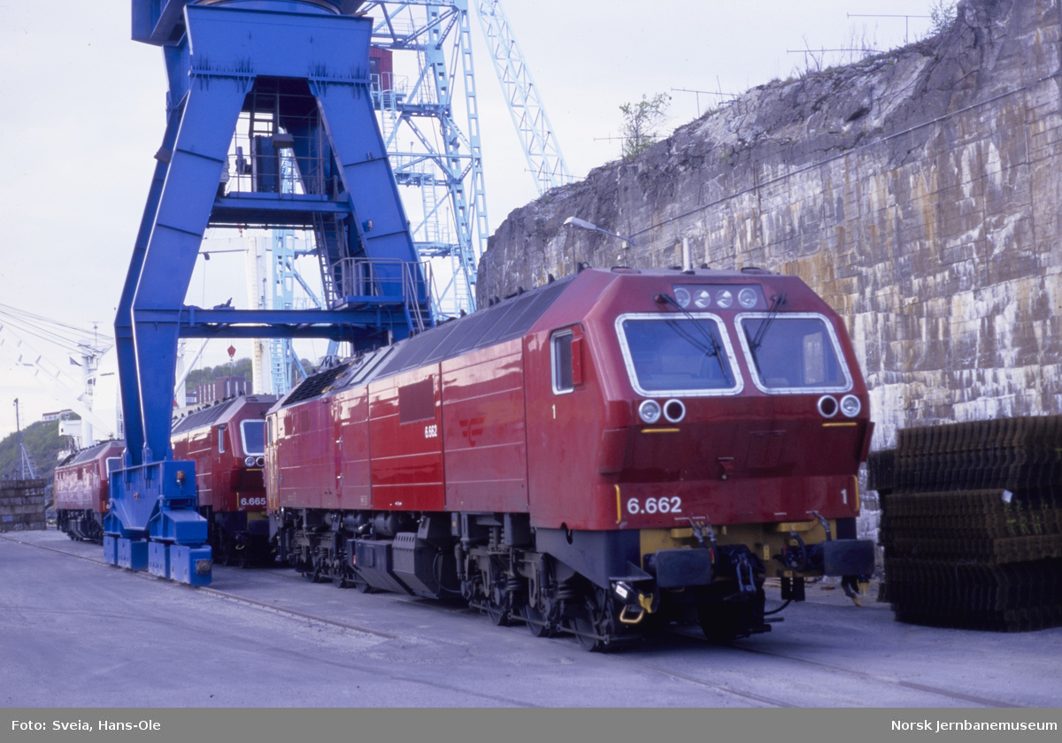 Diesellokomotivene Di 6 662, 665 og 663 på Nyhavna i Trondheim