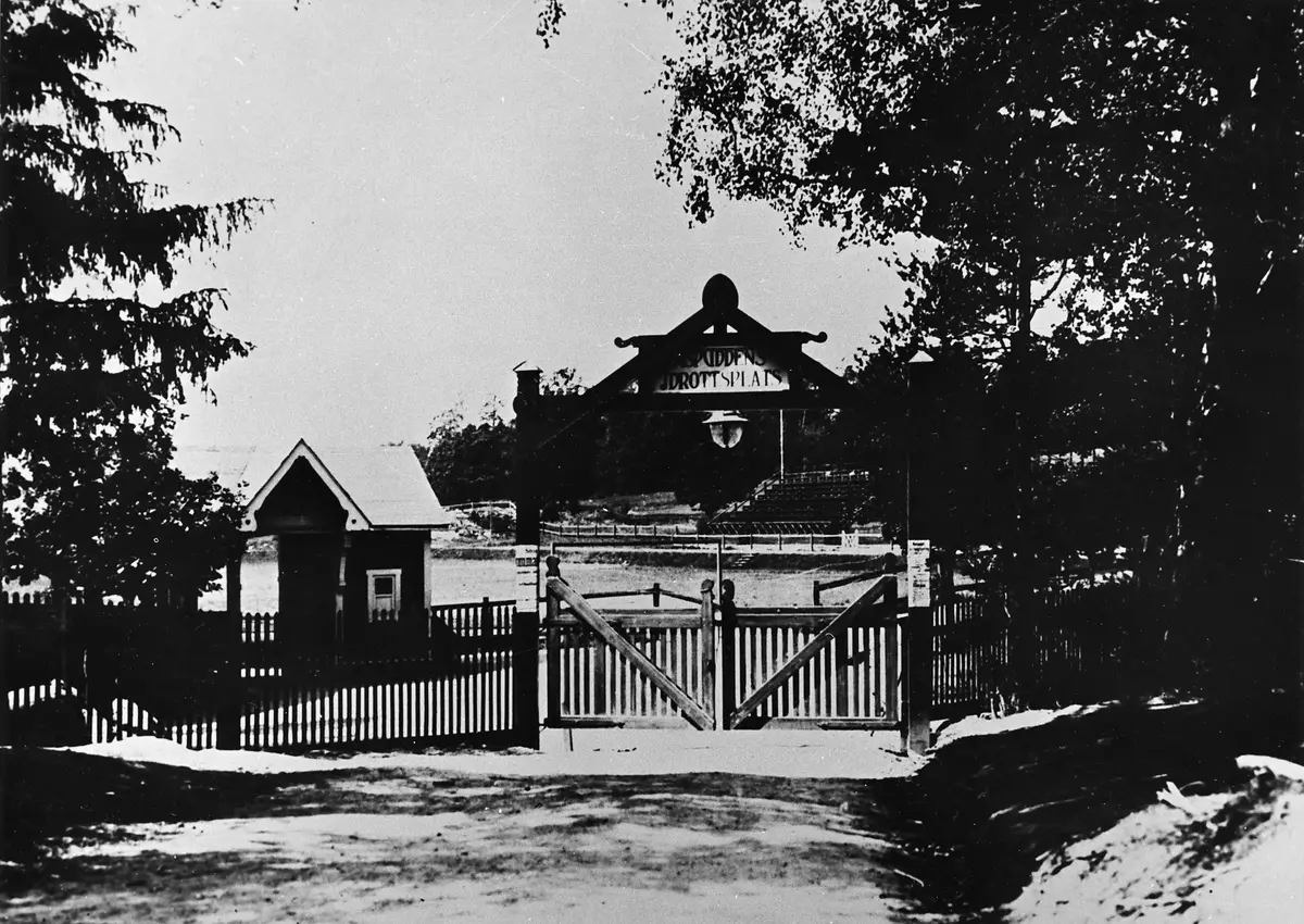 Aspuddens idrottsplats år 1930.
Kortet från Lennart Kellstaf. ; BHF studiecirkel vt 2017:
Hövdingagatan