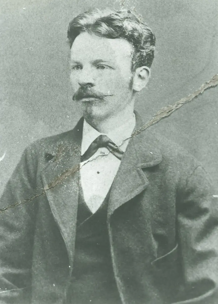 Mats Olsson, skollärare i Svartbäckens skola. Född 1856, död 1925.