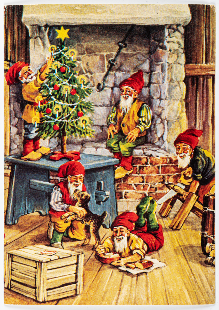 Kort med julmotiv, tomtar vid öppenspis med julgran. På baksidan julhälsning. Efter original av Erik Forsman.