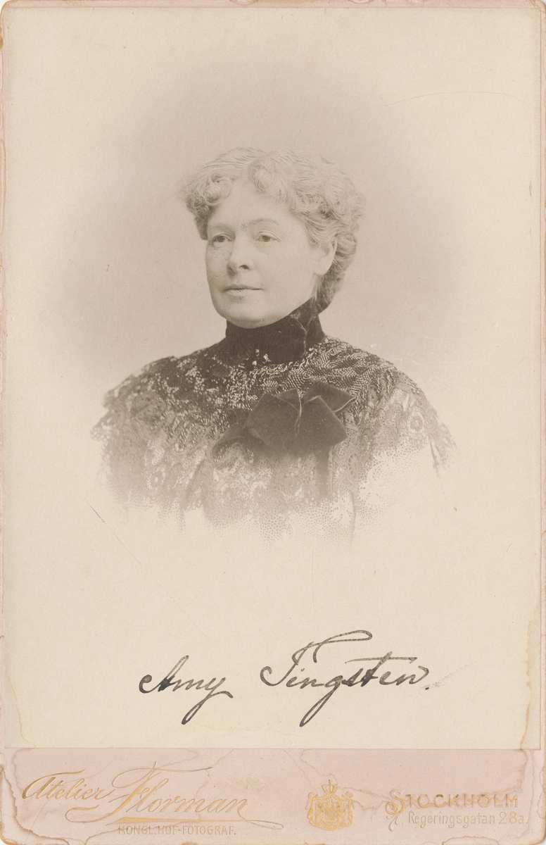 Porträtt av Amy Tingsten, hustru till general Lars Tingsten.