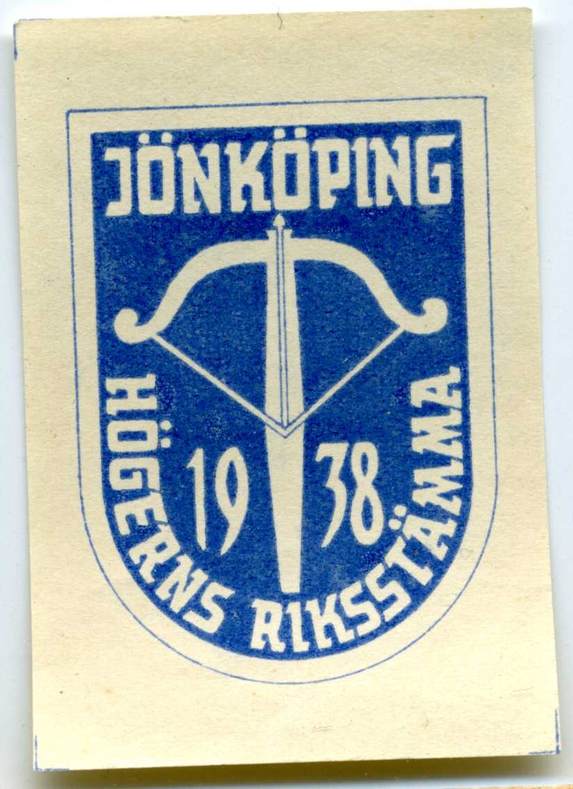 Klistermärke med armborst och texten "Högerns Riksstämma Jönköping 1938" i vitt mot blå botten.