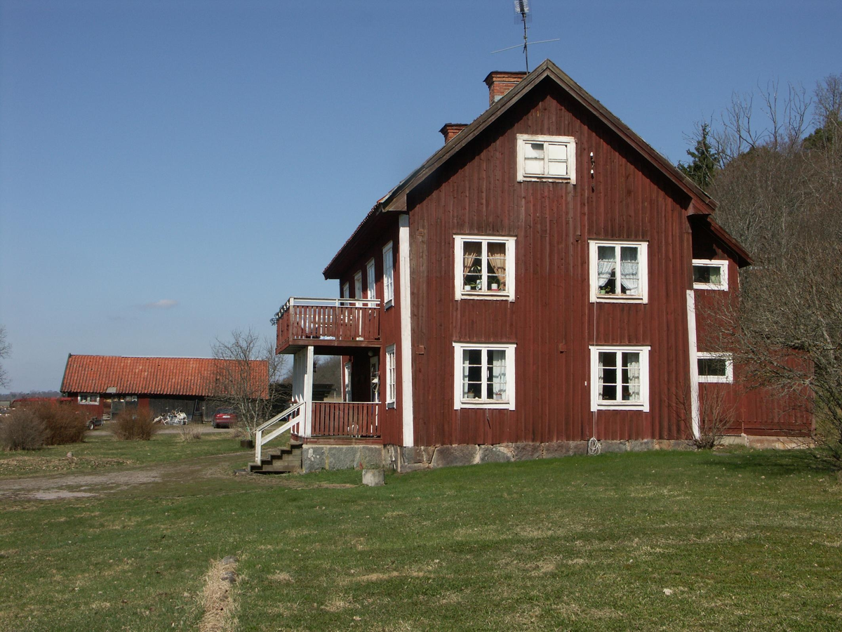 Bostadshus och garage, Dalby Hammarskog 1:6 (f.d Ännesta 2:1), Dalby socken, Uppland 2010