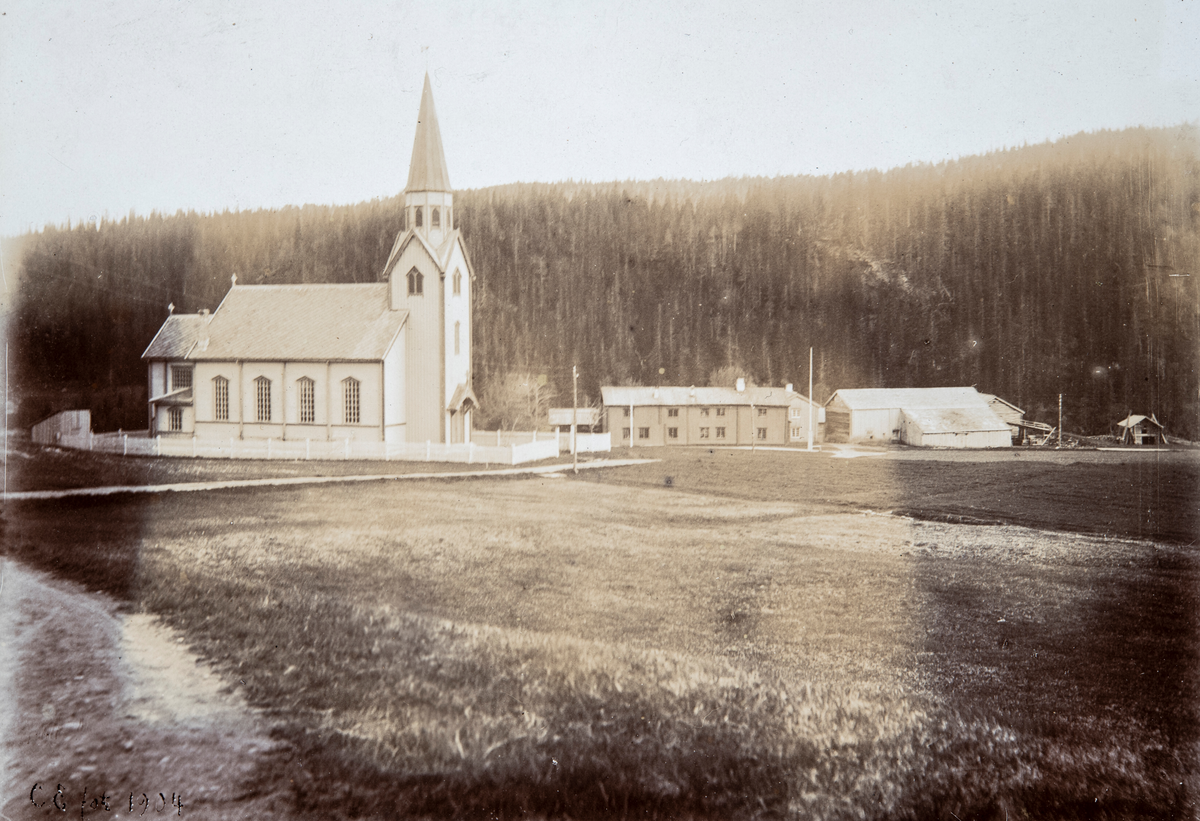 Trøndelag, Holtålen, Haltdalen kirke 21/6, langkirke i tre fra 1881, (fotografen) Nils Christian Erichsen var et par måneder i 1904 konstituert sogneprest i Holtålen.