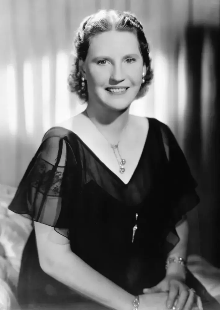 Portrett av Kirsten Flagstad i studio, Paramount Studios November 1937.