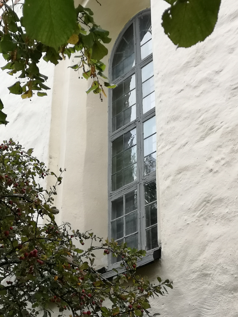 Fönster, Husby Långhundra kyrka, Uppland 2018