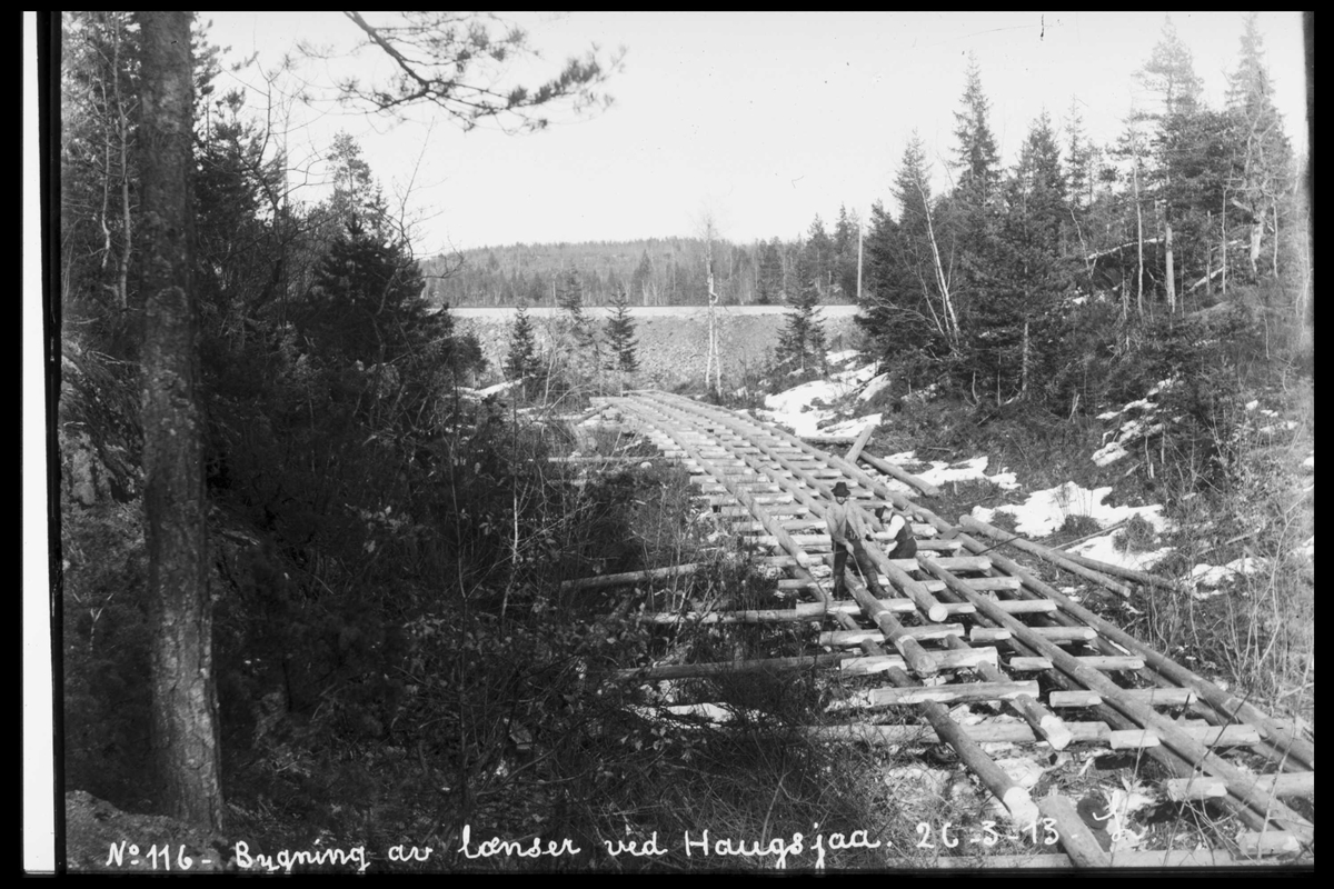 Arendal Fossekompani i begynnelsen av 1900-tallet
CD merket 0565, Bilde: 12
Sted: Haugsjå
Beskrivelse: Bygging av lenser