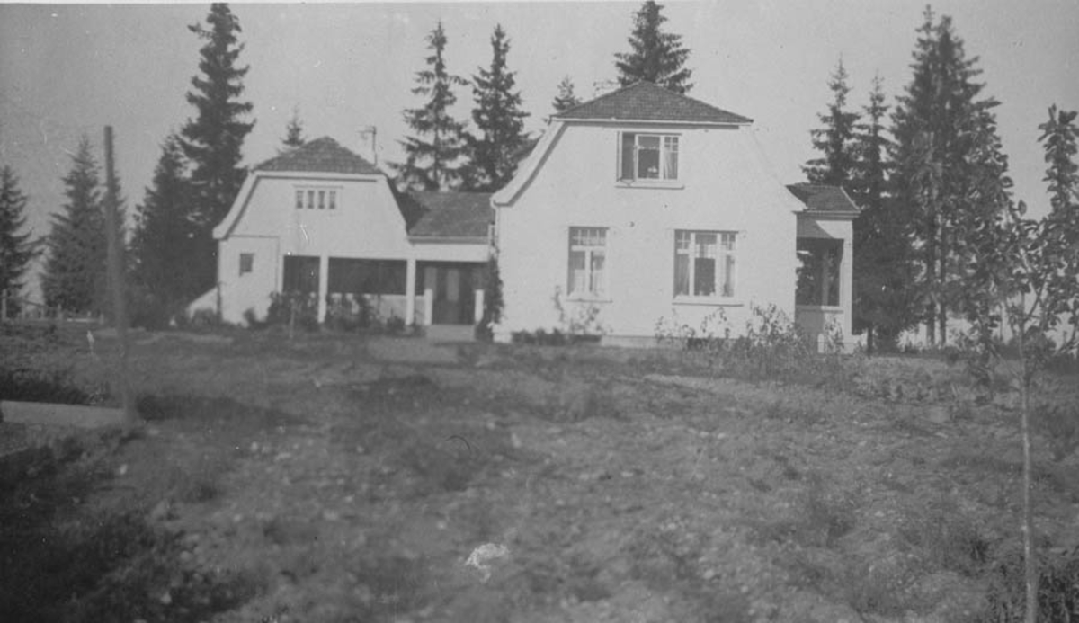 Huset var bygd i 1918 og eier var Hans A Hansen.