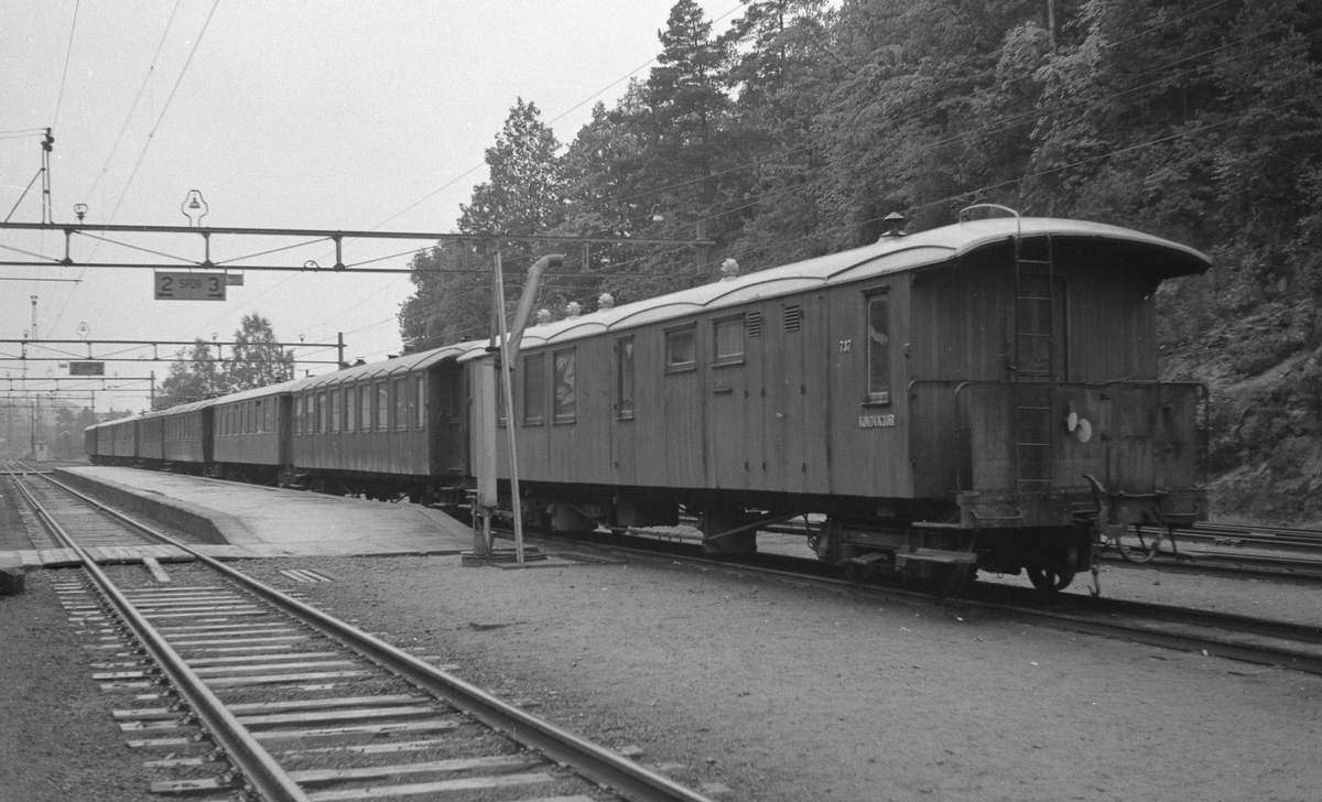 Grovane stasjon. Tog fra Setesdalsbanen i spor 3.