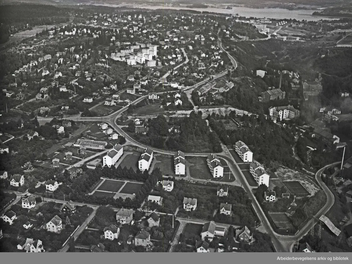Flyfoto over Nygaard Terasse,.oktober 1953